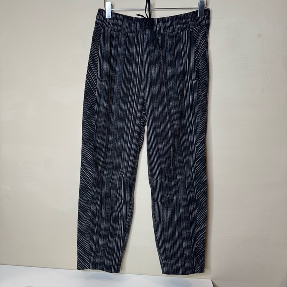ATHLETA Arrival Pants size 6 Relaxed Versatile *360-Stretch - Picture 4 of 12